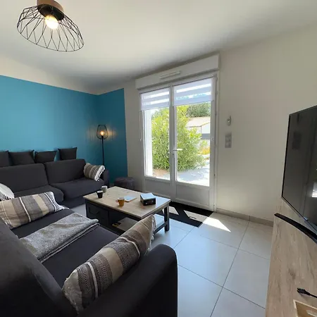 Maison Neuve A Avec Piscine Chauffee, Jardin, Et Proche - Fr-1-323-409 Hébergement de vacances *